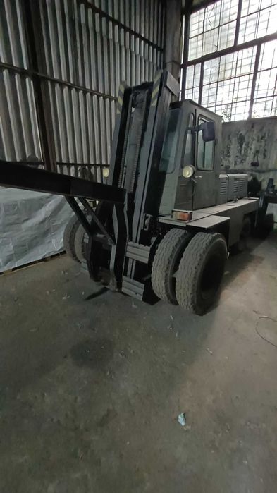 Львівський погрузчик 5т. Навантажувач автопогрузчик кара