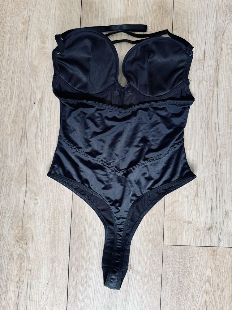 Nowe body modelujące z push up rozmiar S