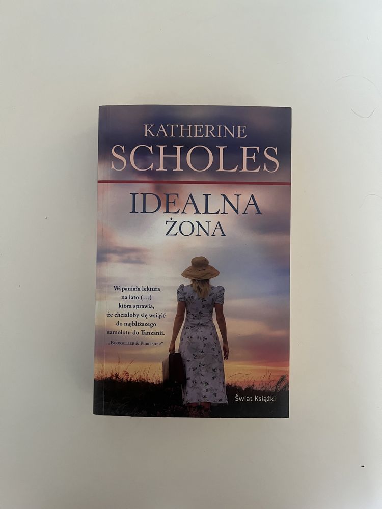 Idealna żona. Katherine Scholes. Świat książki.