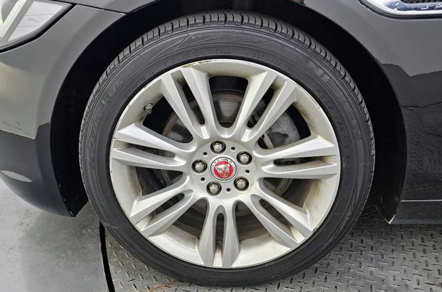 Jaguar XE 2.0d  Ягуар ХЕ 2,0д