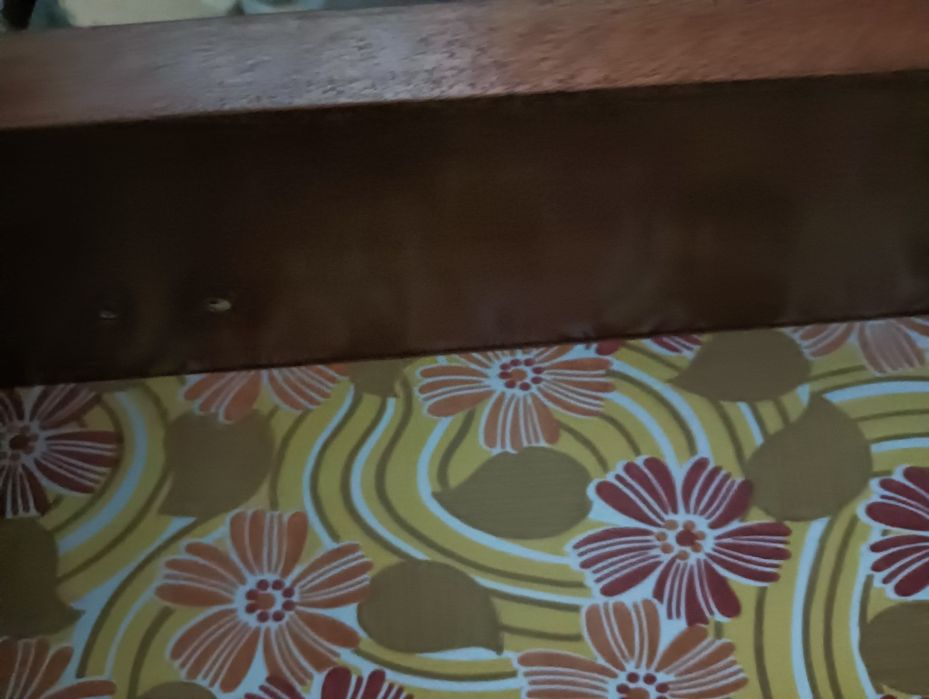 Cómoda forrada a fórmica.
