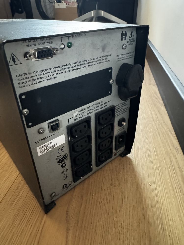 UPS APC Smart UPS 1000 zasilacz awaryjny bez akumulatorów