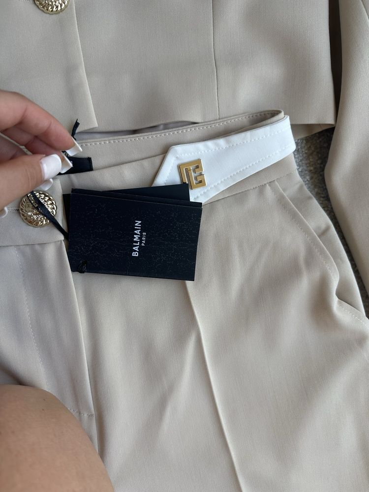 Garnitur beżowy elegancki Balmain