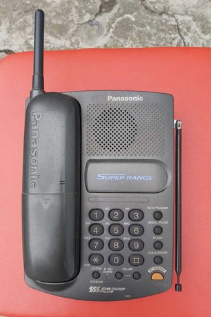 Радиотелефон Panasonic и Стационарный кнопочный телефон