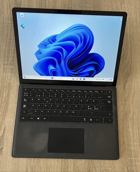 Продам Microsoft Surface Laptop 2 модель 1769