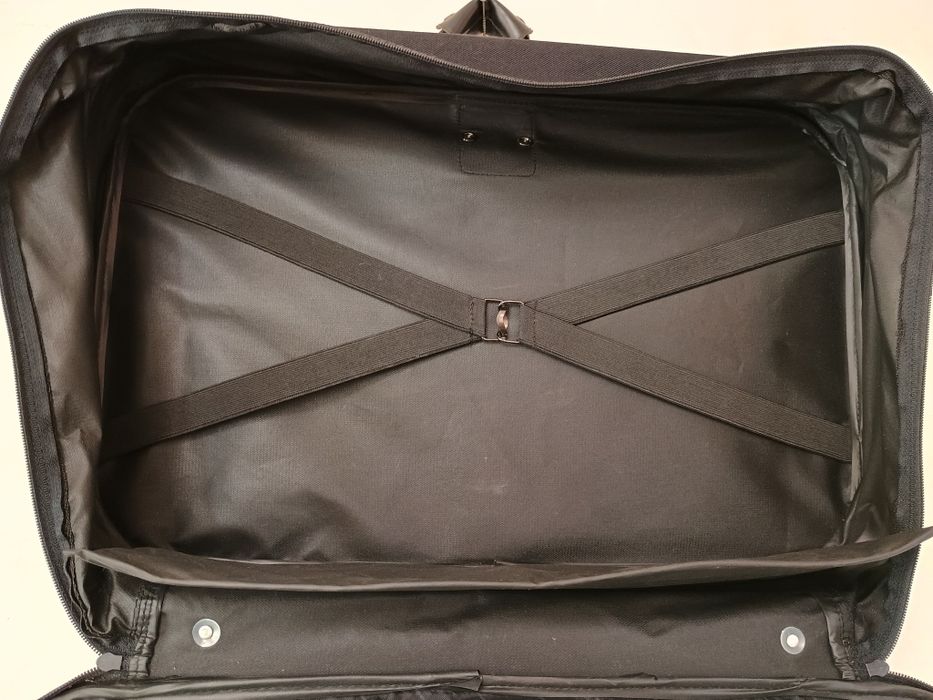 Дорожная сумка для одежды с вешалками