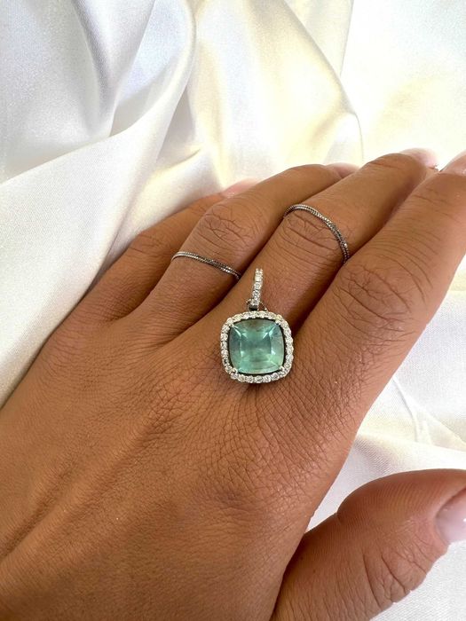 Wisiorek ze szmaragdem 3.53 CT i z diamentami 0.34 CT
