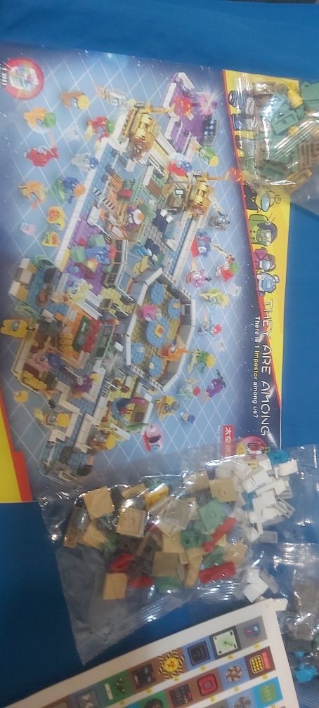 Klocki figurki wielka baza among us plus 32 ludziki kompatybilnez lego