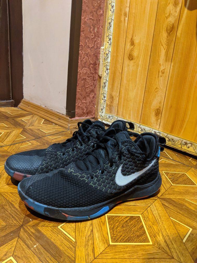 Кроссовки Nike LeBron