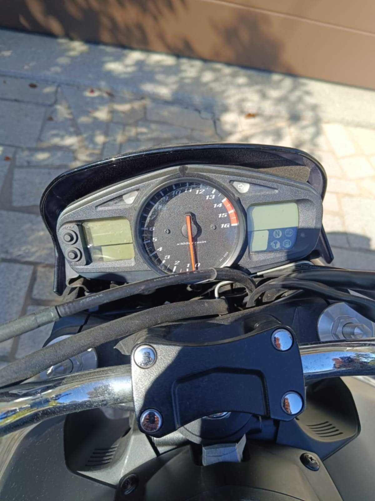 Suzuki GSR 600  em estado soberbo