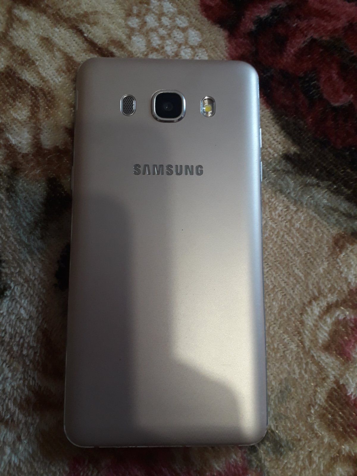 Телефон Samsung j5