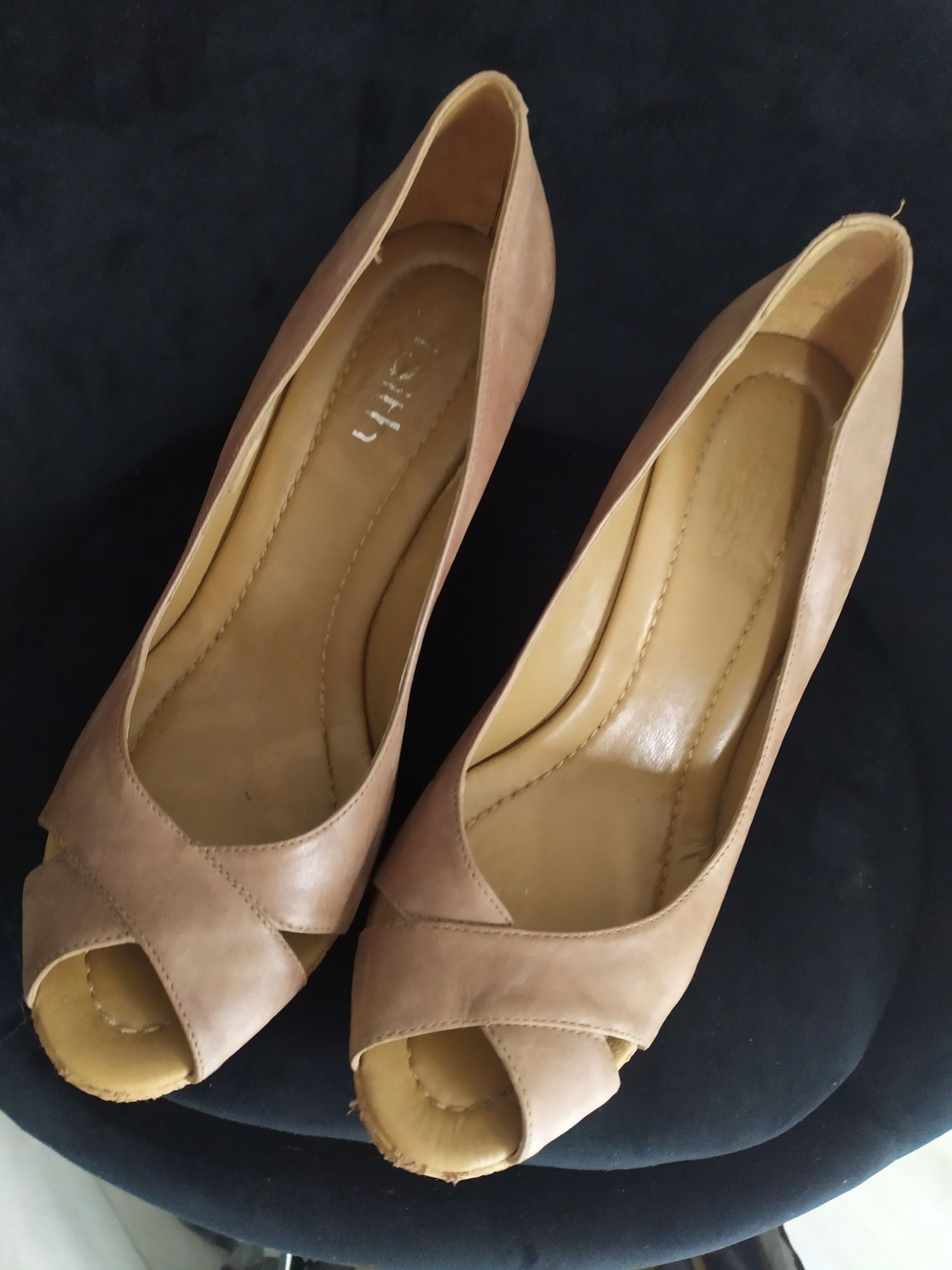 Buty na koturnie sandały pełne
