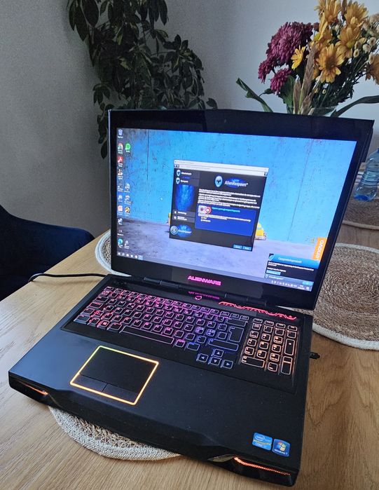 Laptop Gamingowy Alienware M17xR4 - Idealny do gier i pracy!