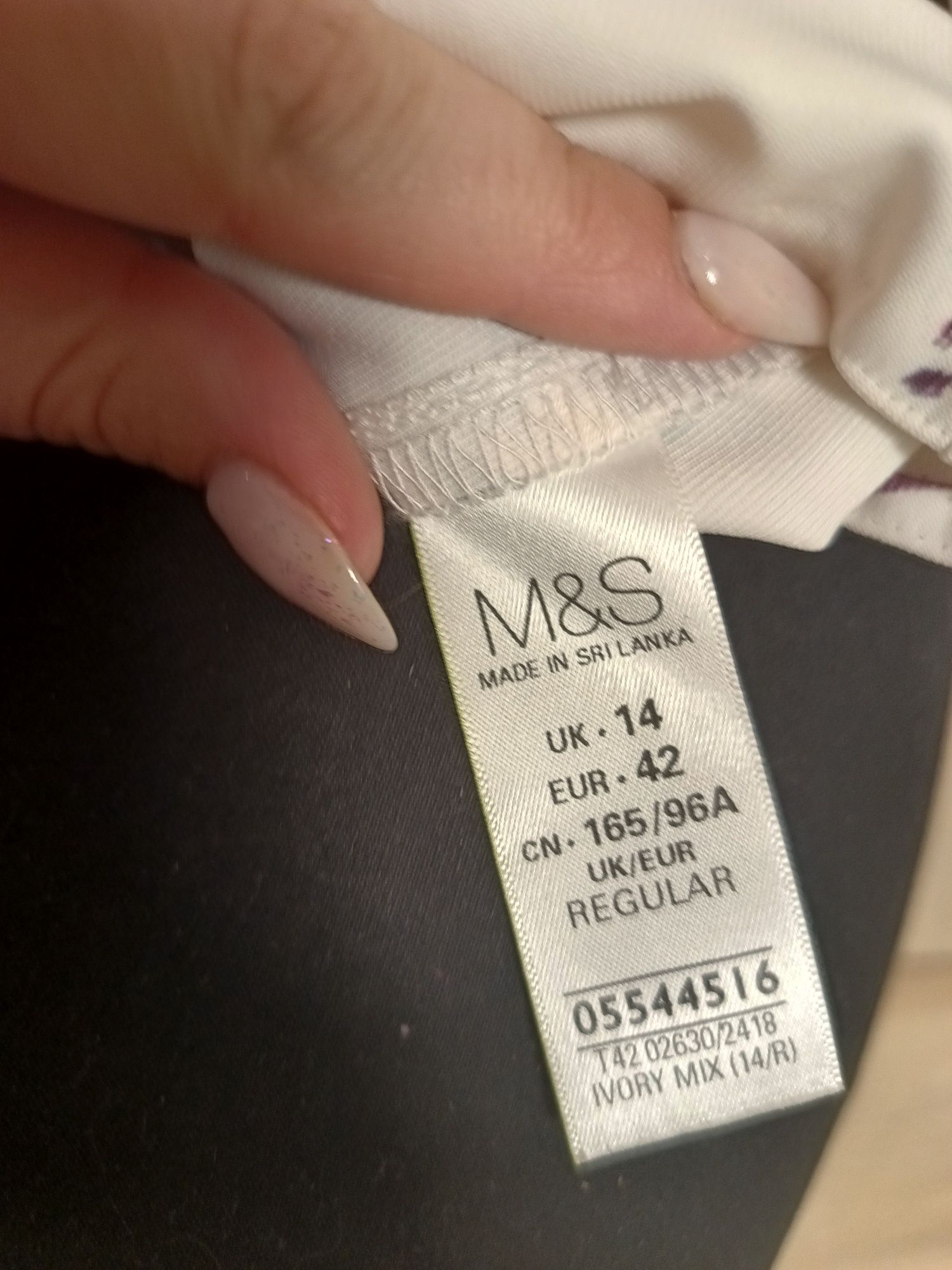 Markowa sukienka w kwiaty Marks&Spencer w rozmiarze 44/46