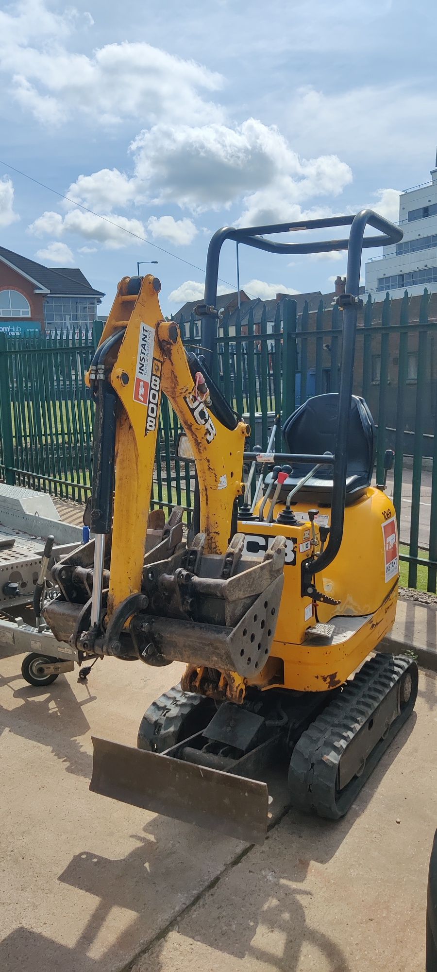 Minikoparka JCB 8008