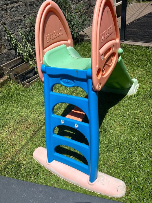 Escorrega e baloico para crianca