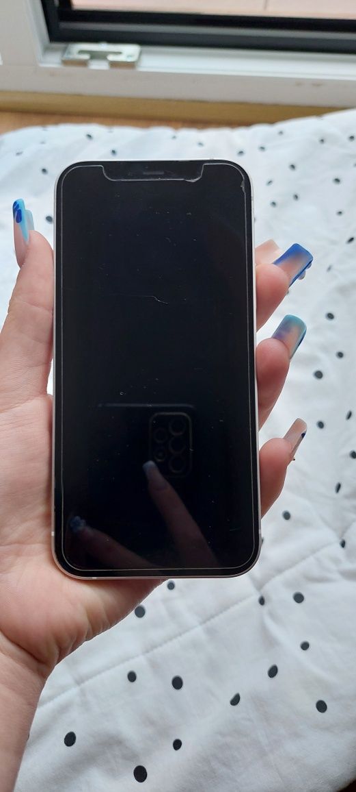 iPhone 12, 128GB z 7 etui, szkiełkiem ochronnym i dowodem zakupu