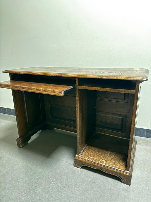 Solidne drewniane biurko