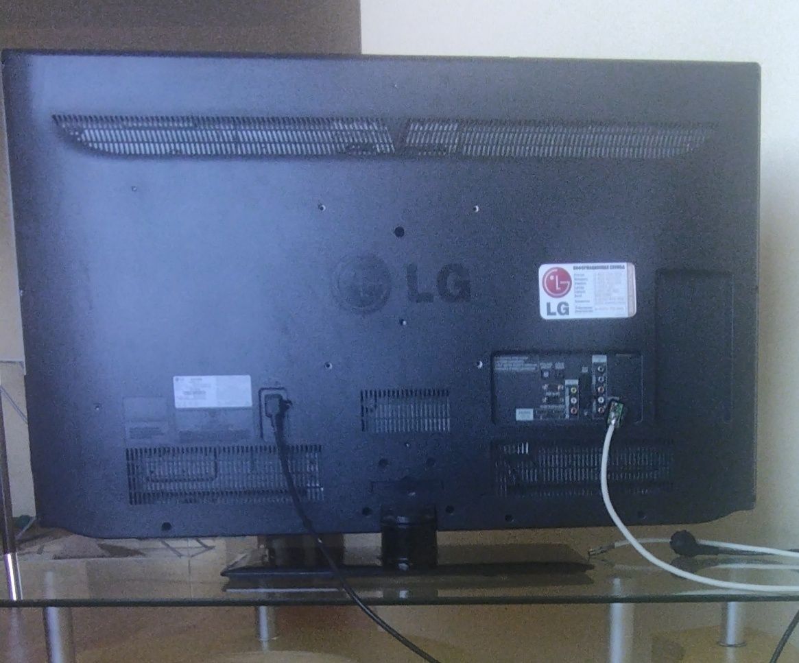Телевизор LG - плазменный. 106 см діагональ.
