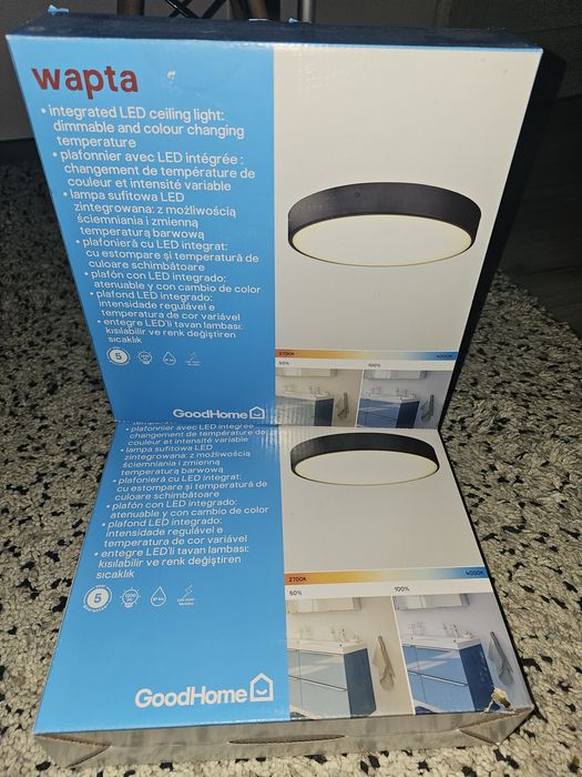 Lampa LED  z regulacją temperatury świata