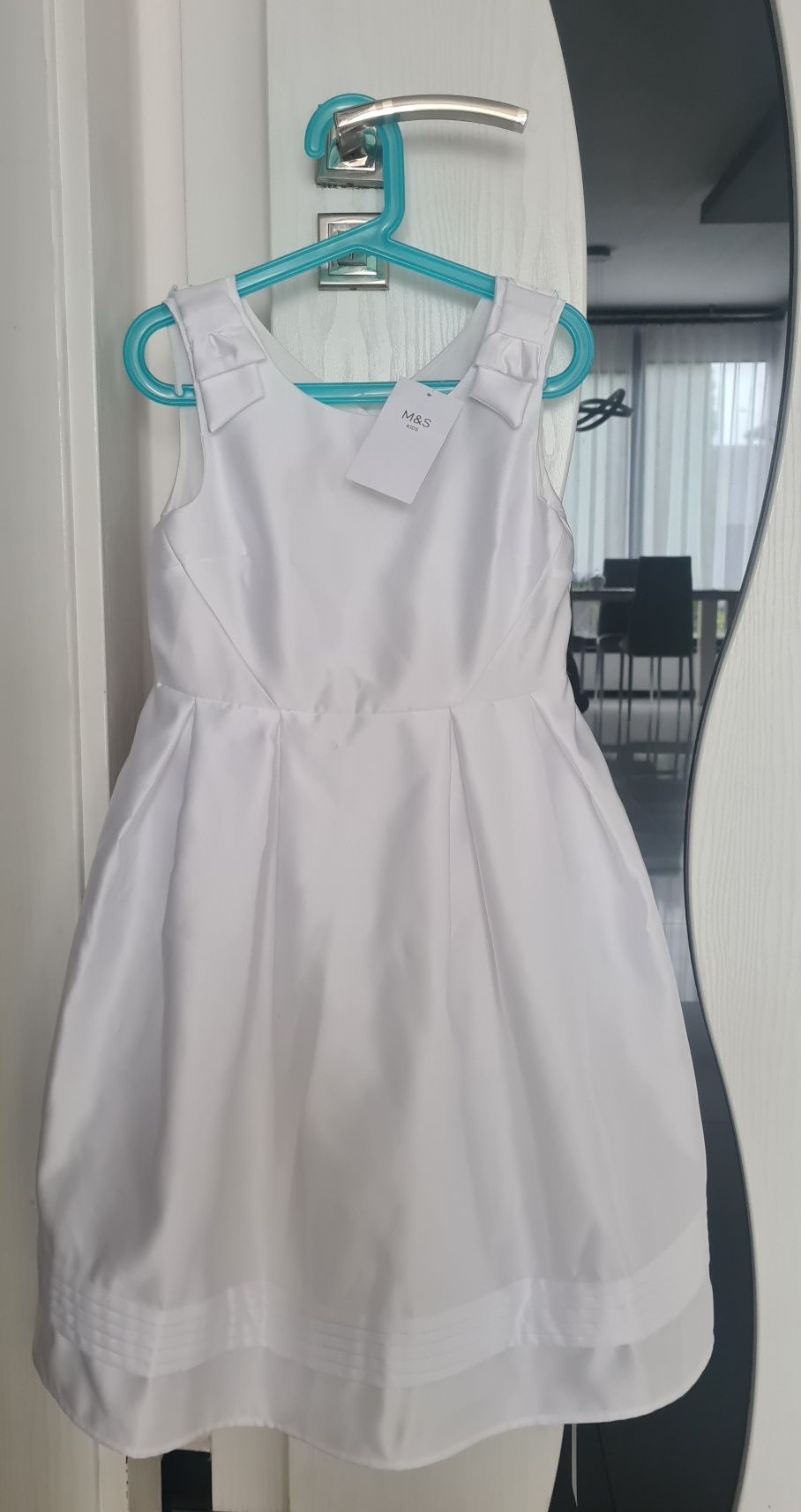 Sukienka biała 8-9 lat