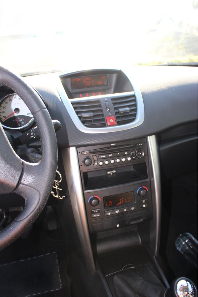 Pegeout 207 SW Sport Diesel