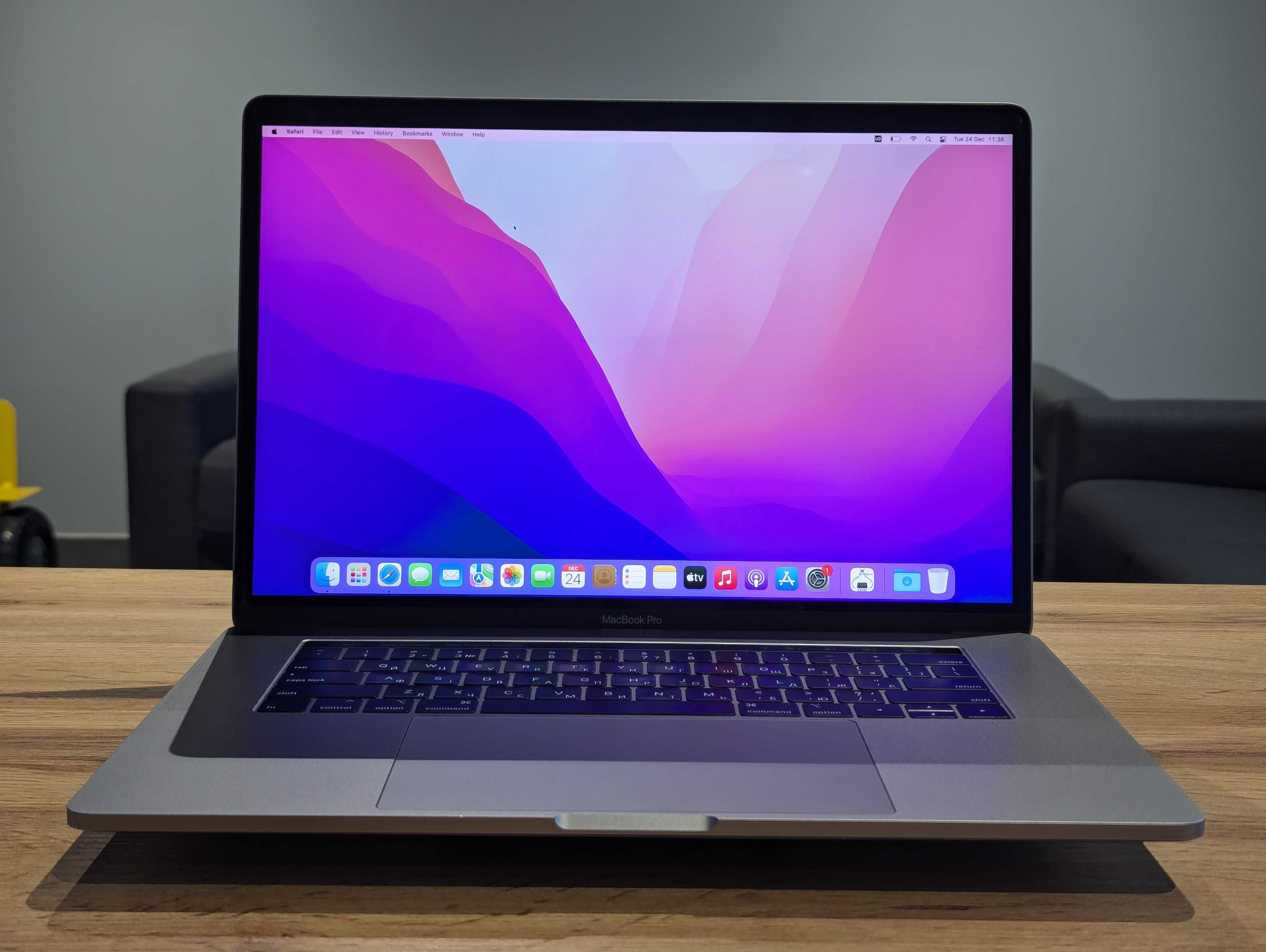 Macbook pro 15 2018 core i9 2.9ghz 32/2tb pro 560x 4gb