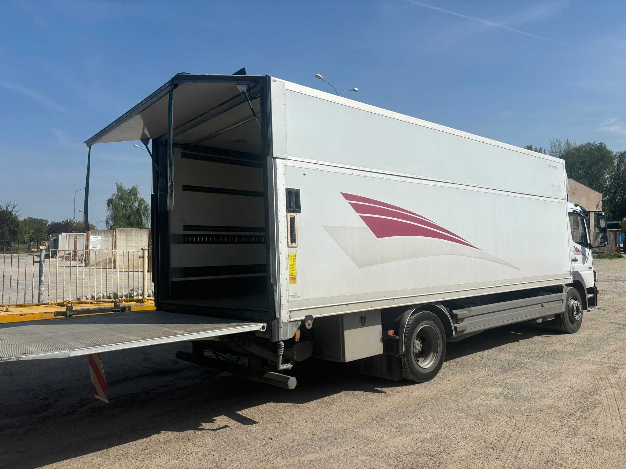 Mercedesa Atego  izoterma Winda