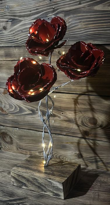 Wieczna róża z metalu