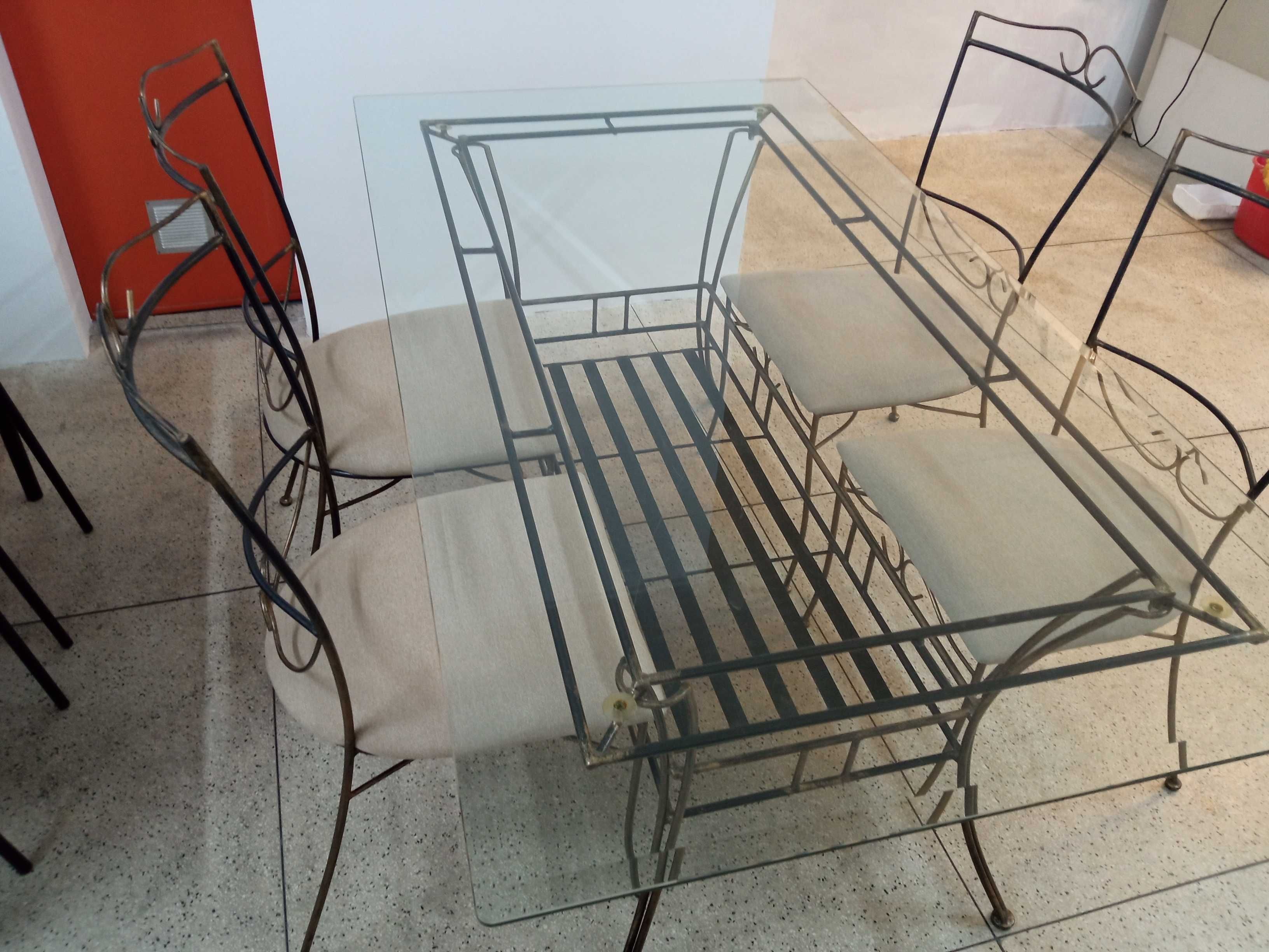 Mesa de jantar + 4 cadeiras