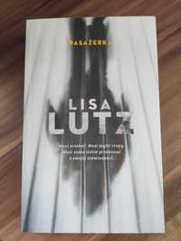 Pasażerka, Lisa Lutz