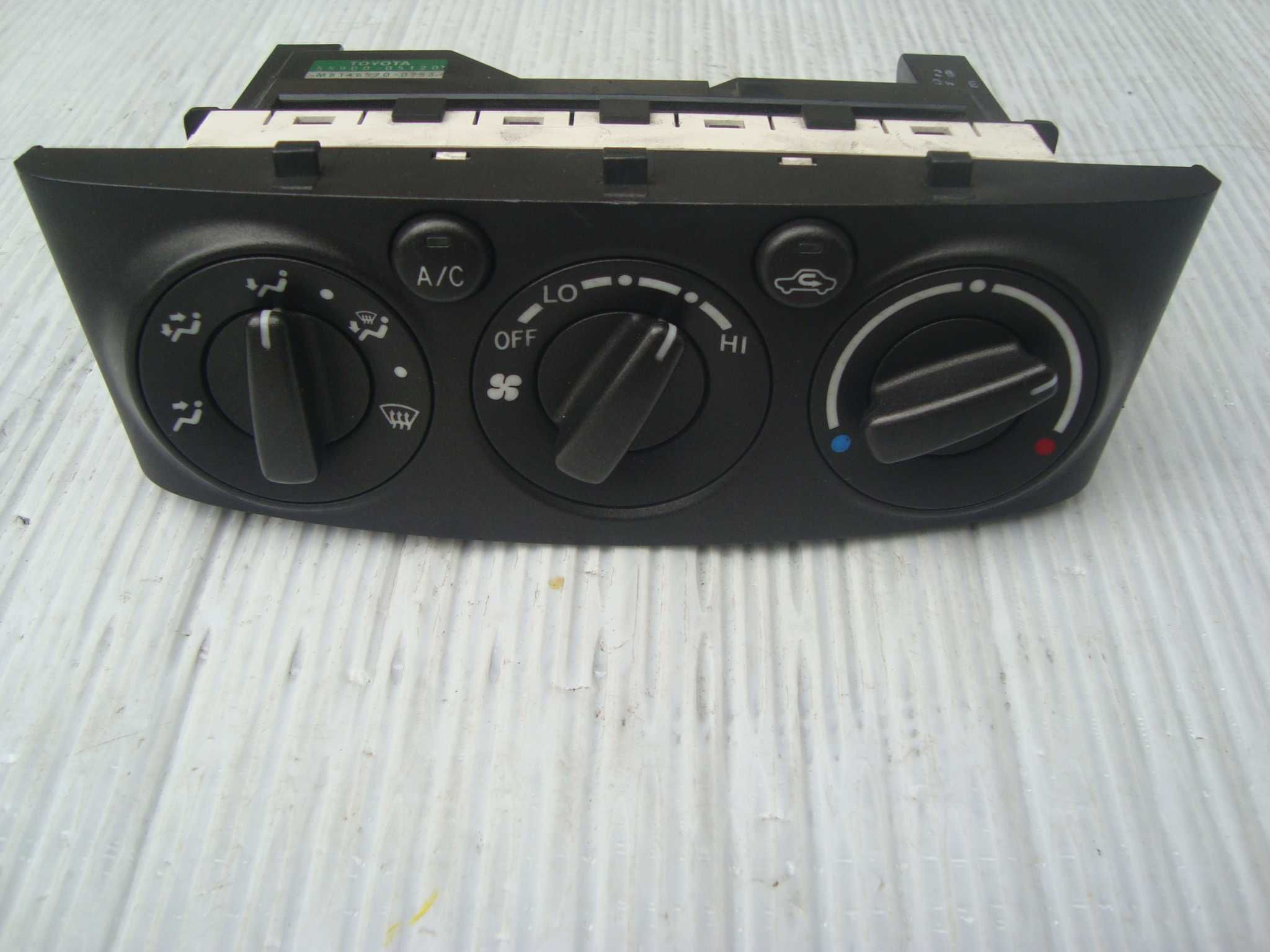 Блок управління пічкою,кондиціонером Toyota Avensis T25 Тойота 03-08р.