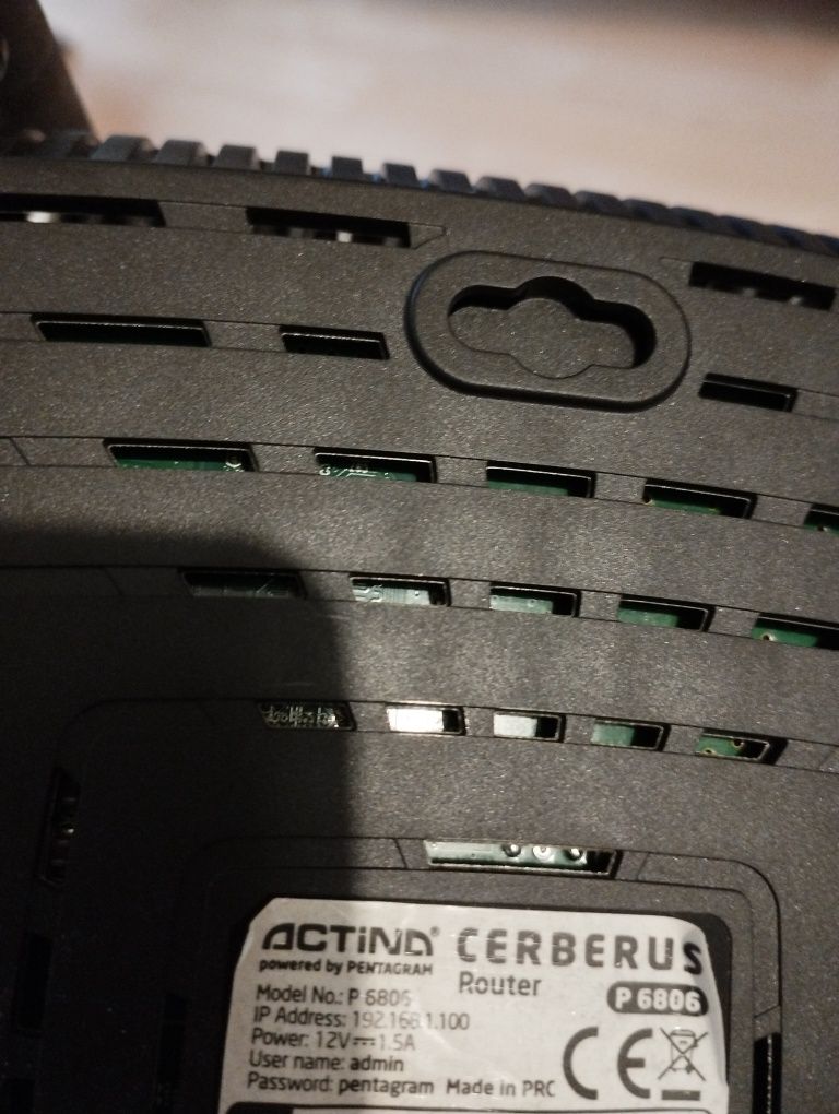 Router Actina cerberus p6806 + Router Tp-link TL-WR740N