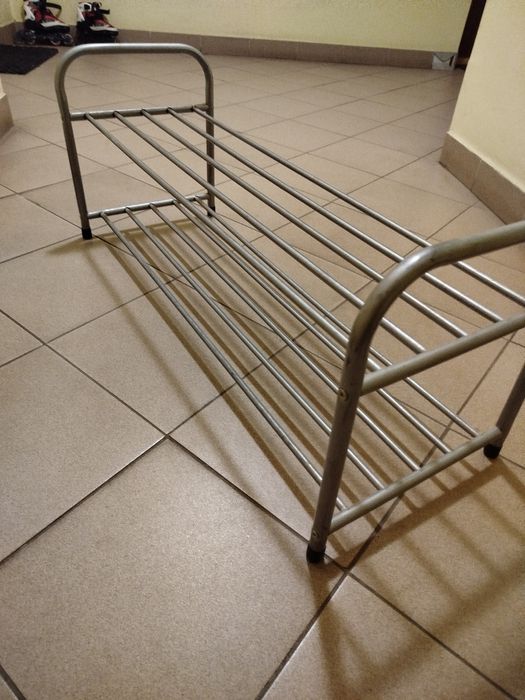 Sprzedam stojak na buty.