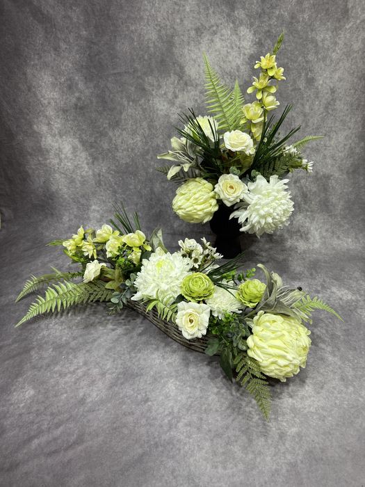 Komplet nagrobny w wiklinowej lodce