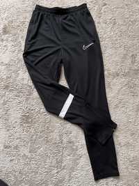 Спортивні штани Nike dri-fit