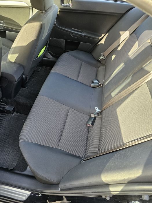 Mitsubishi Lancer 1.5 Invite 2010