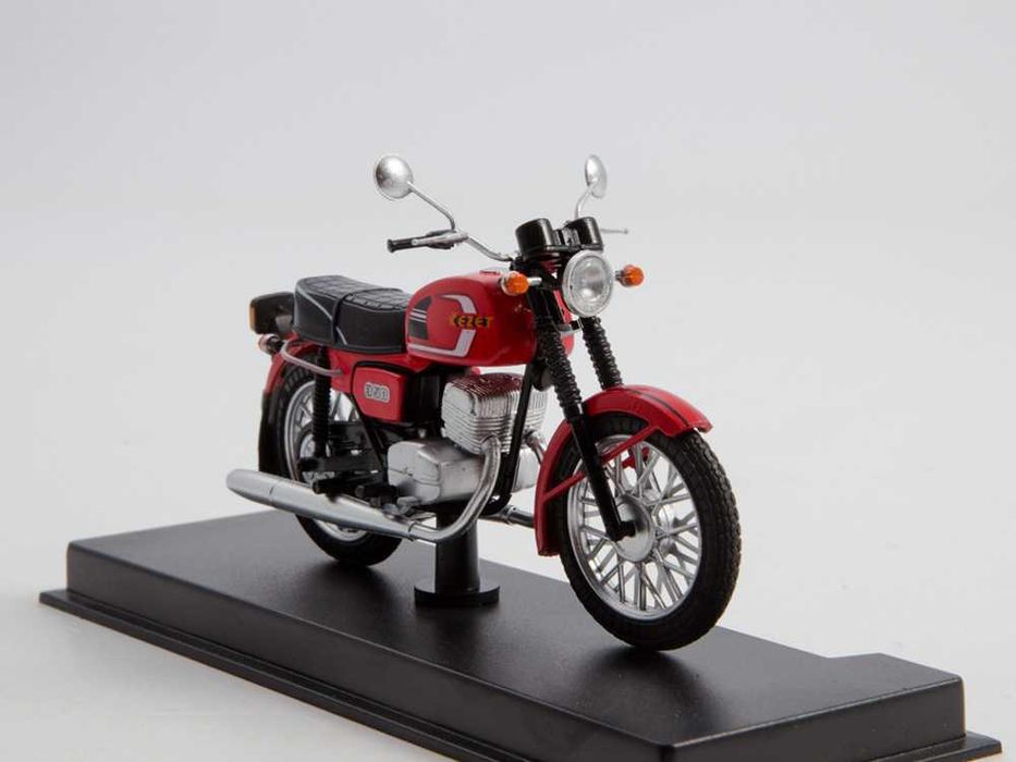 Журнал из серии Наши мотоциклы, №8 с моделью CZ-350/472 (1976)