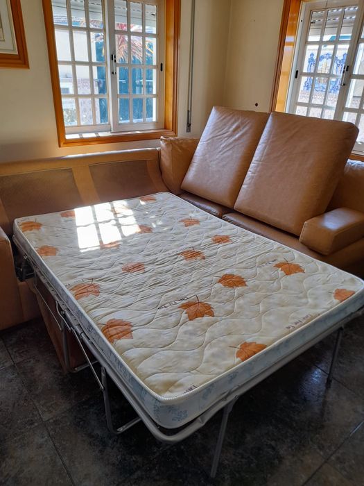 Sofá de sala com modo colchão