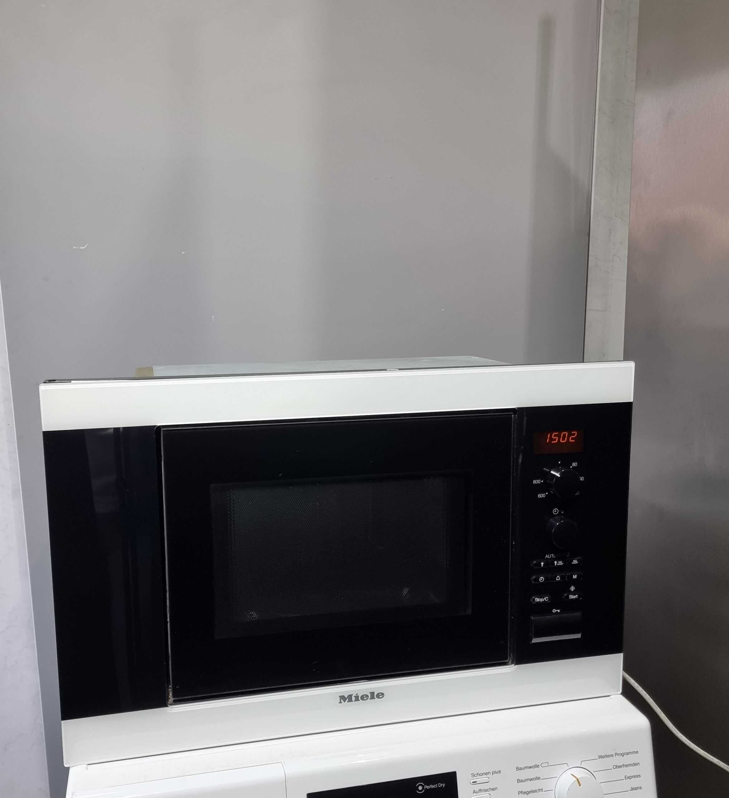 Biały zestaw Miele. Mikrofalówka z grillem M 8160 + piekarnik H 4810 B