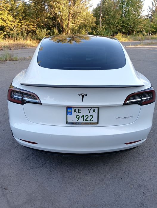 Tesla model 3 performance