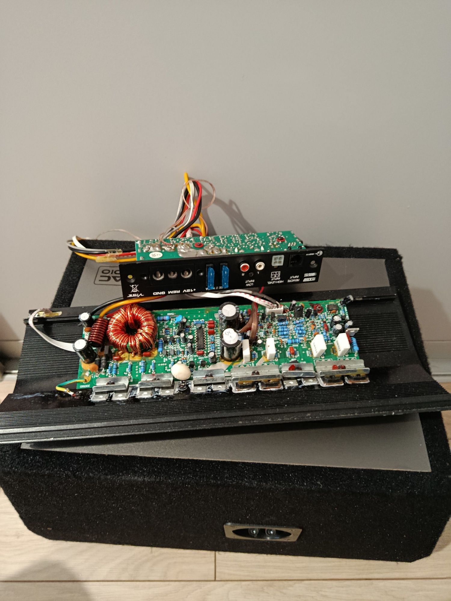 Subwoofer 10"+ wzmacniacz