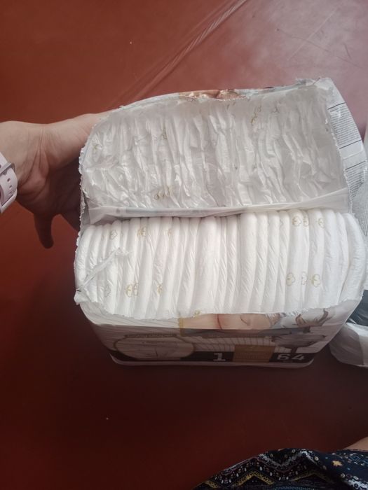 Продам підгузники 1