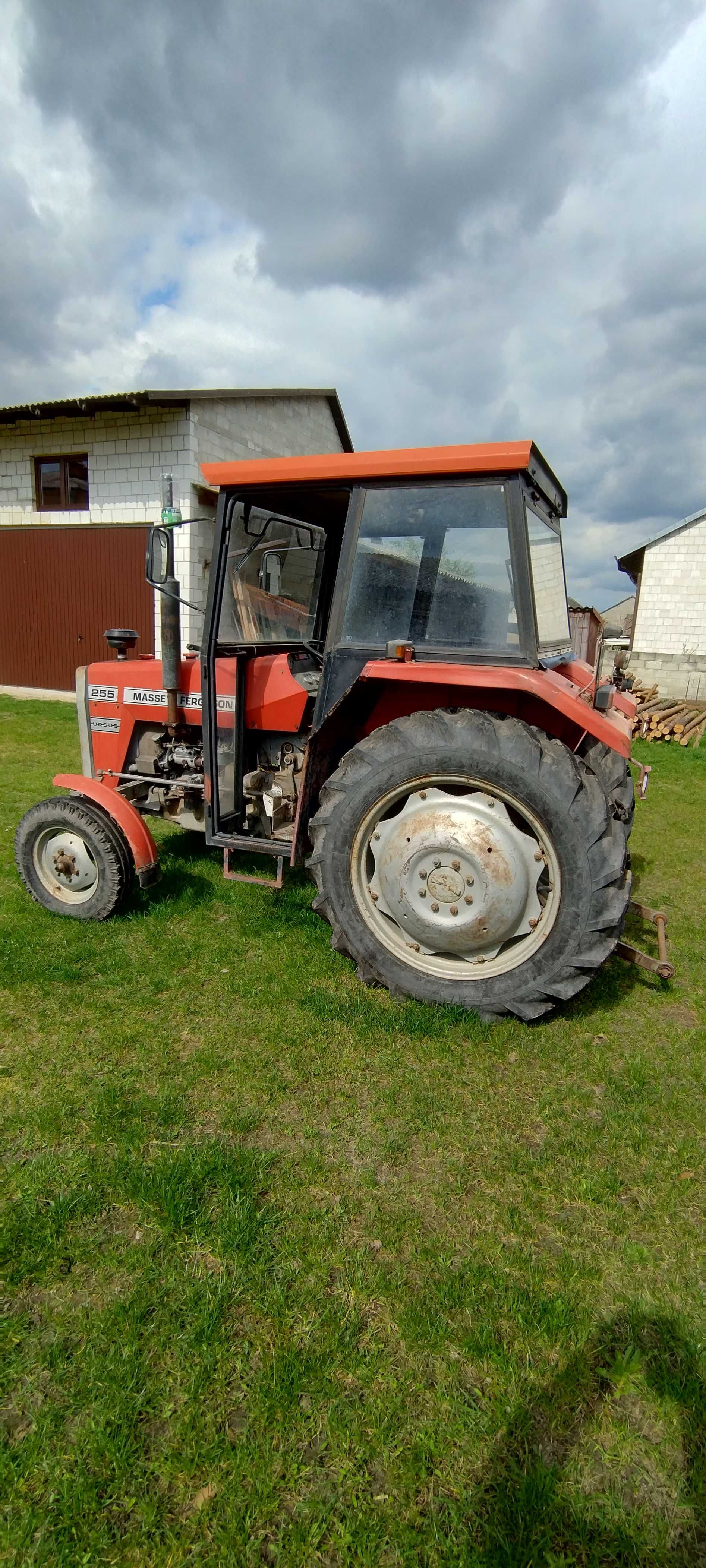 Massey Ferguson 255