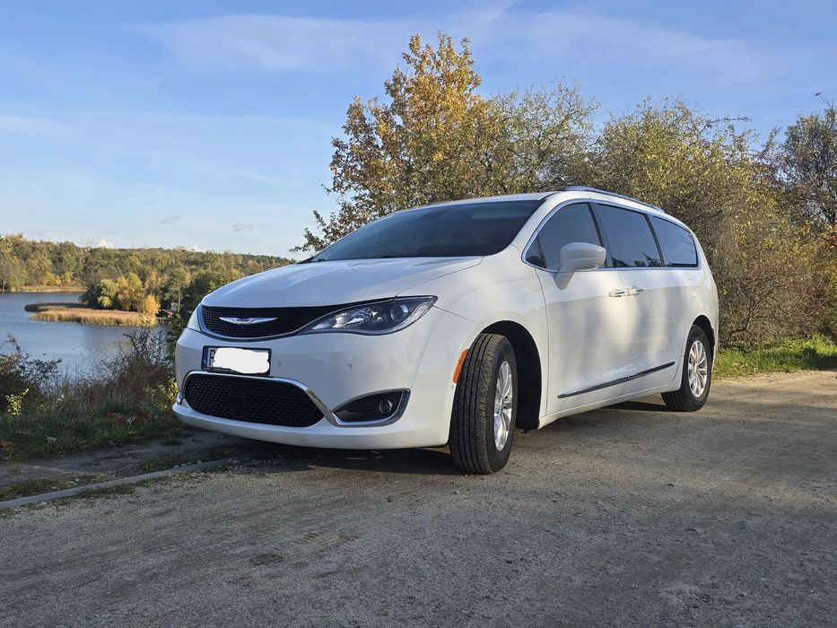 Chrysler Pacifica Wersja 8 os., 2018r. kamera 360,radar, bogate wyposażenie.