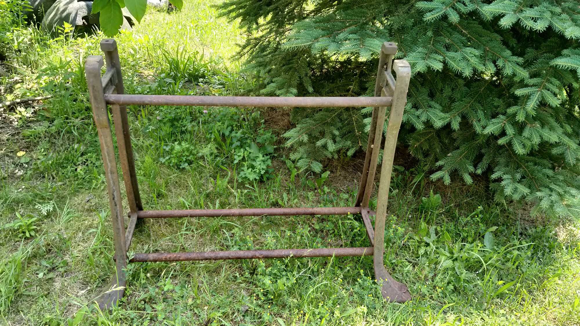stara żeliwna podstawa , nogi do maszyny