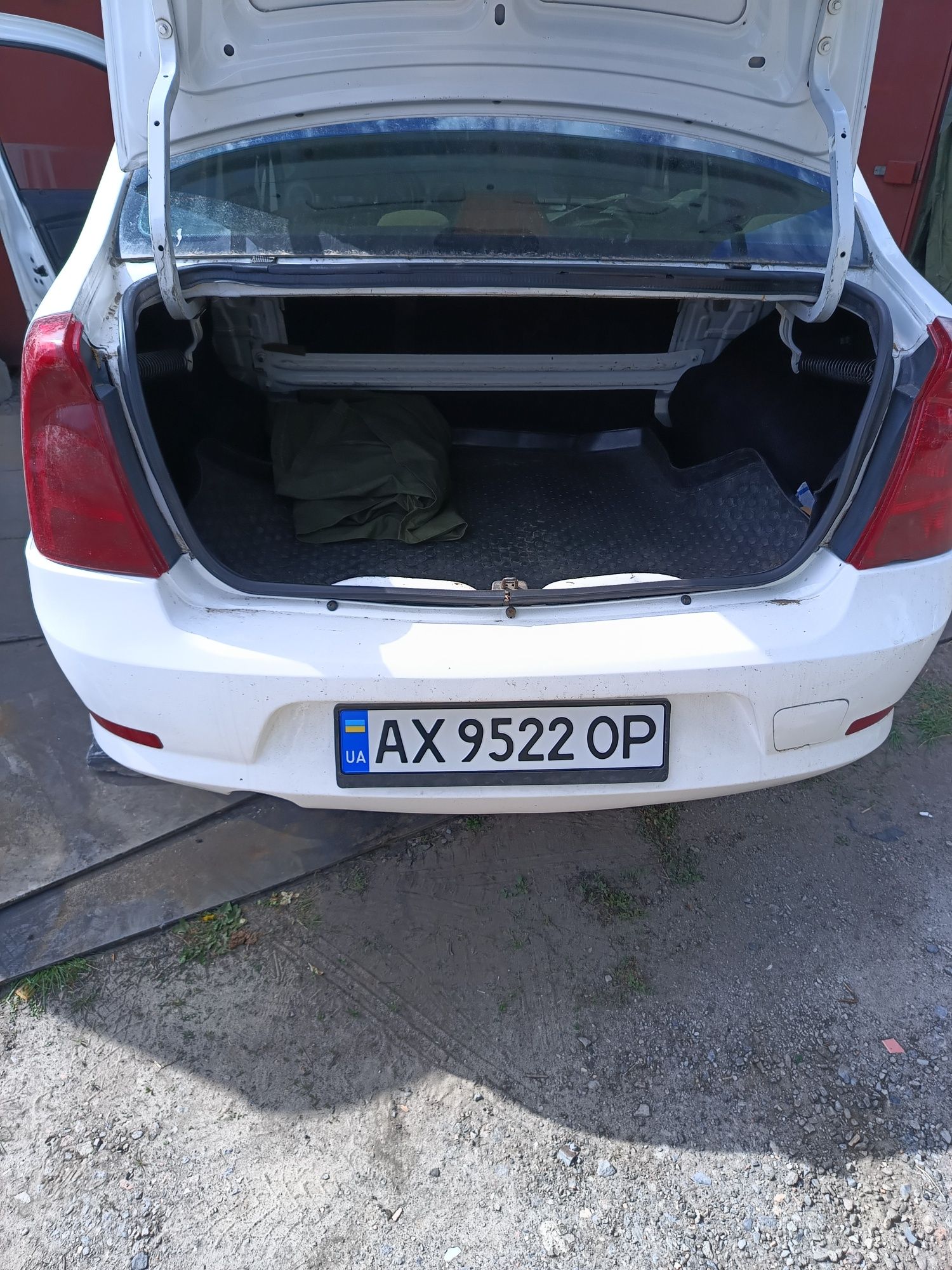 Продам RENAULT LOGAN 2011г. 1.4.б,газ