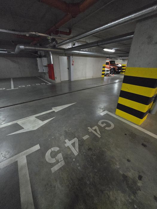 Miejsce postojowe w hali przy I ulicy Zofii Nałkowskiej