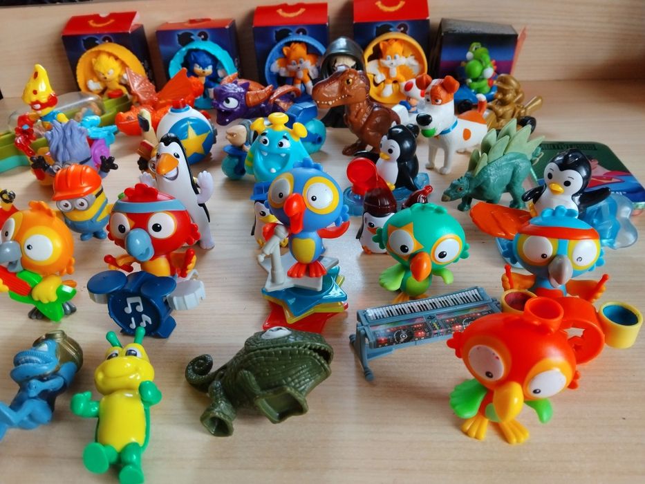 Киндер Макси с Макдональдса игрушки. Попугаи, миньены