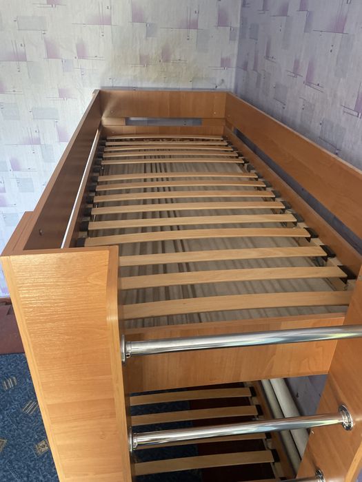 кровать двухъярусная